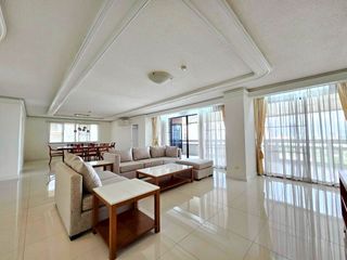 For rent 3 bedrooms condo in Pathum Wan, Bangkok