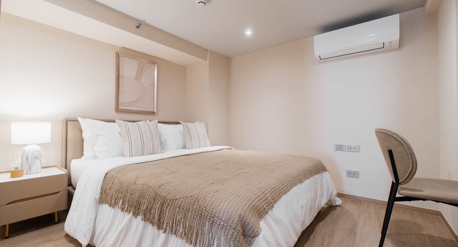 For rent 2 bedrooms condo in Bang Rak, Bangkok