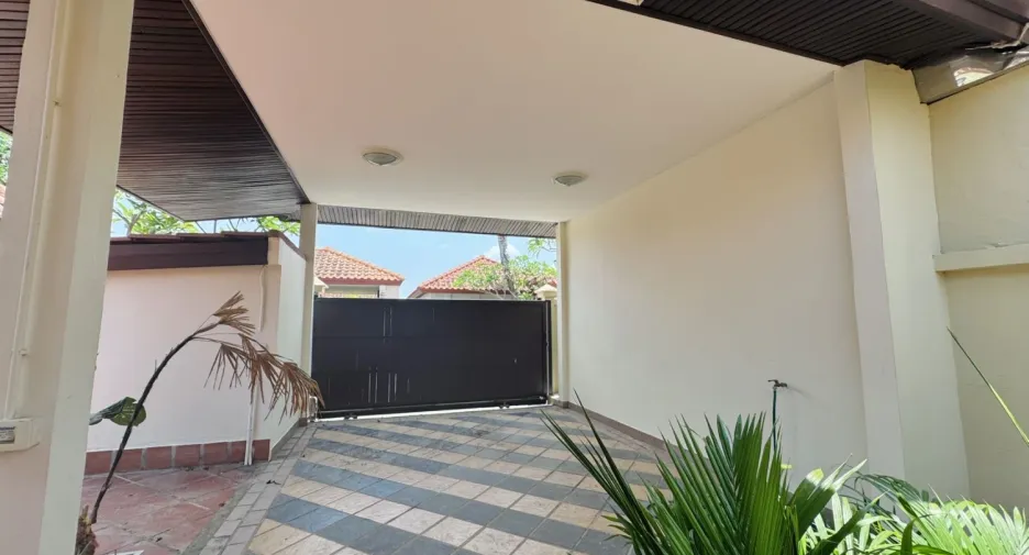 For sale 3 bedrooms villa in Sattahip, Chonburi