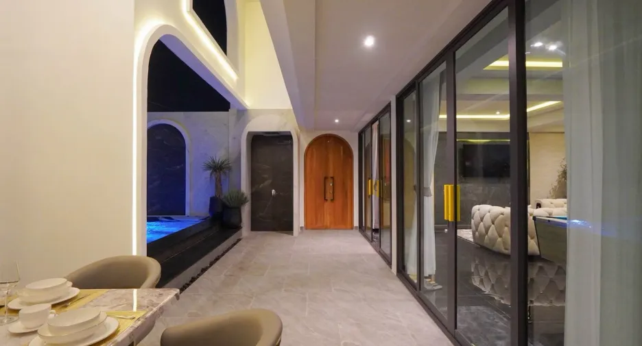 For sale 8 bedrooms villa in East Pattaya, Pattaya