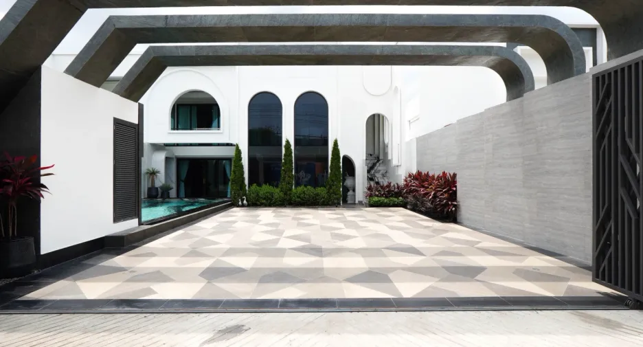 For sale 8 bedrooms villa in East Pattaya, Pattaya