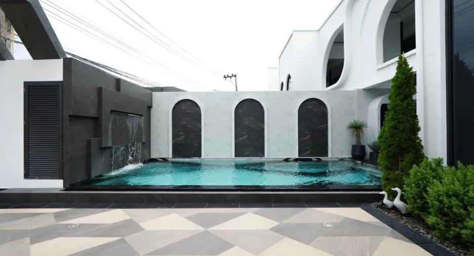 For sale 8 bedrooms villa in East Pattaya, Pattaya