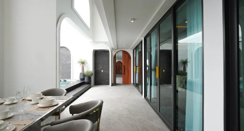 For sale 8 bedrooms villa in East Pattaya, Pattaya