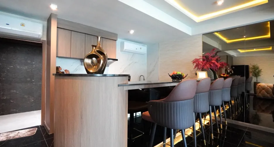 For sale 8 bedrooms villa in East Pattaya, Pattaya