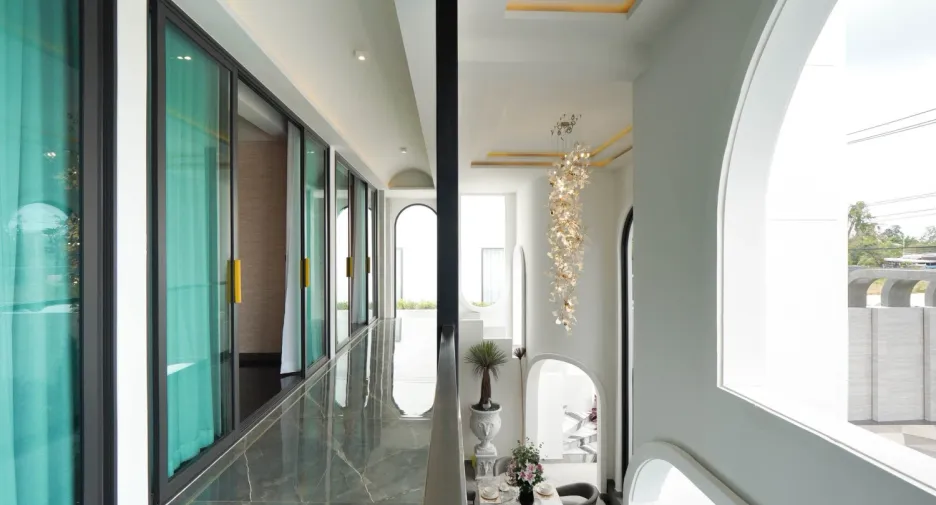 For sale 8 bedrooms villa in East Pattaya, Pattaya