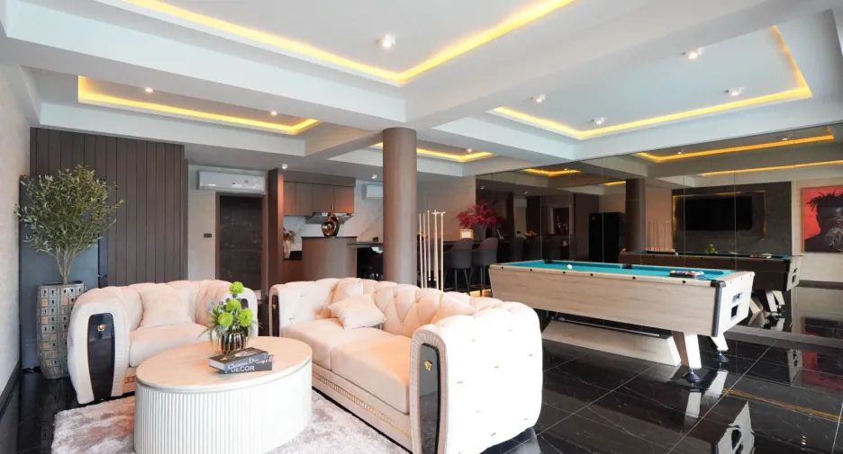 For sale 8 bedrooms villa in East Pattaya, Pattaya