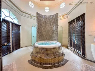 Villa zum Kauf mit 4 Zimmer in Bang Lamung, Chonburi