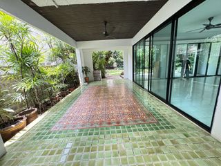 À louer 4 chambres maison à Khlong Toei, Bangkok