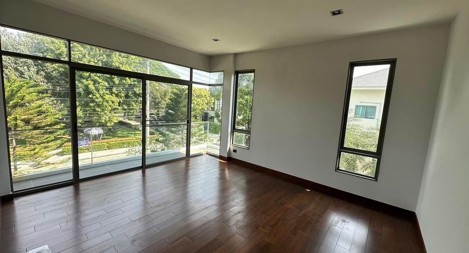 For sale 5 bedrooms house in Mueang Nonthaburi, Nonthaburi