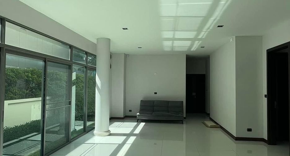 For sale 5 bedrooms house in Mueang Nonthaburi, Nonthaburi
