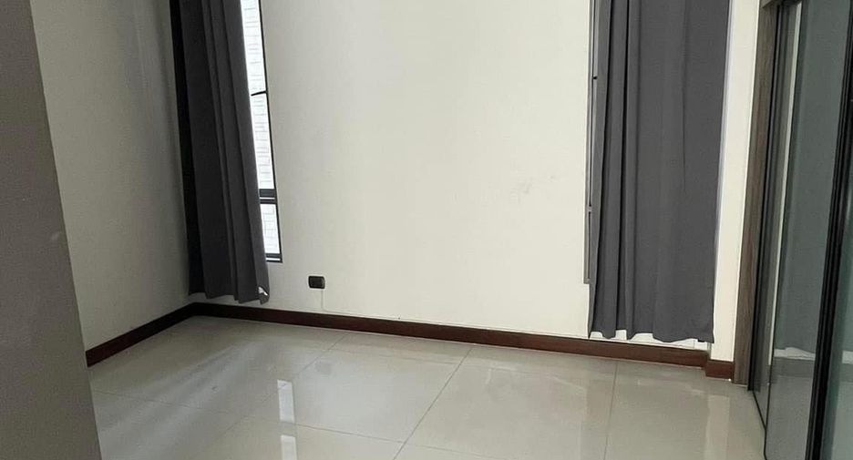 For sale 5 bedrooms house in Mueang Nonthaburi, Nonthaburi