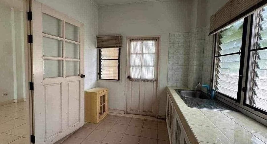 For sale 2 bedrooms townhouse in Hang Dong, Chiang Mai