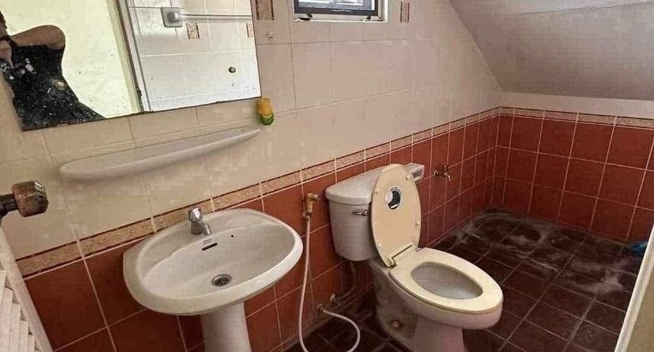 For sale 2 bedrooms townhouse in Hang Dong, Chiang Mai