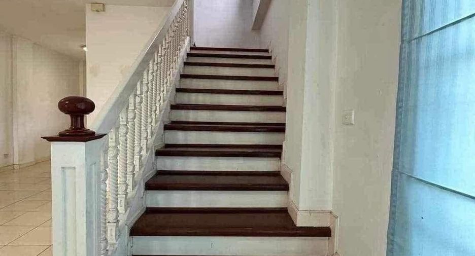 For sale 2 bedrooms townhouse in Hang Dong, Chiang Mai