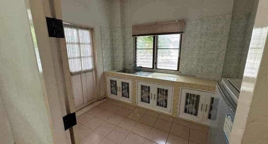 For sale 2 bedrooms townhouse in Hang Dong, Chiang Mai