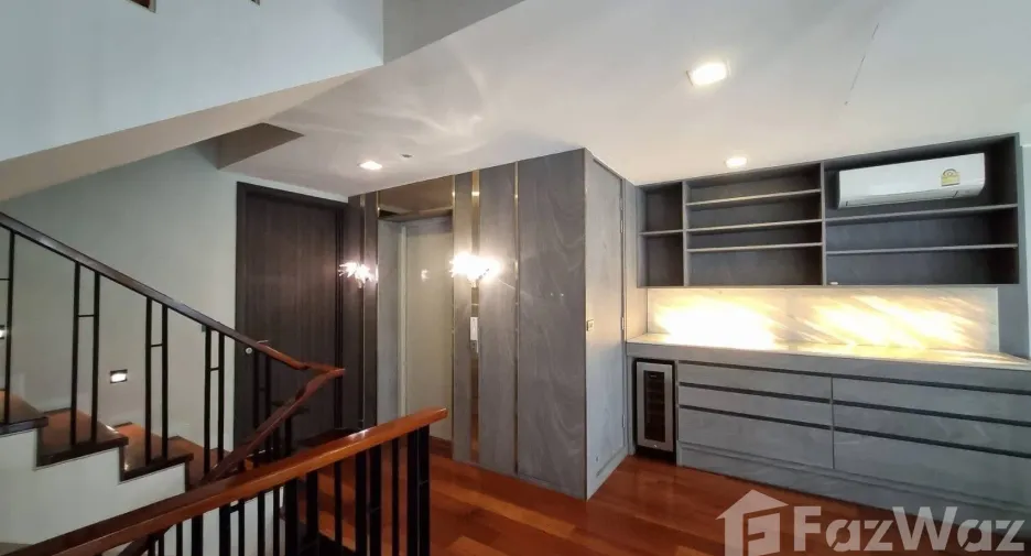 For rent 4 bedrooms house in Watthana, Bangkok