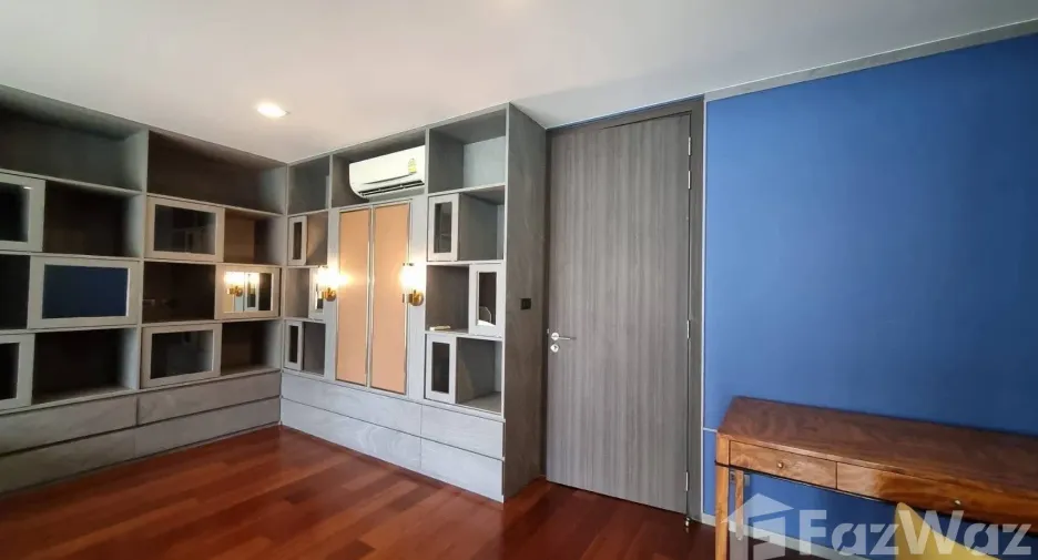For rent 4 bedrooms house in Watthana, Bangkok