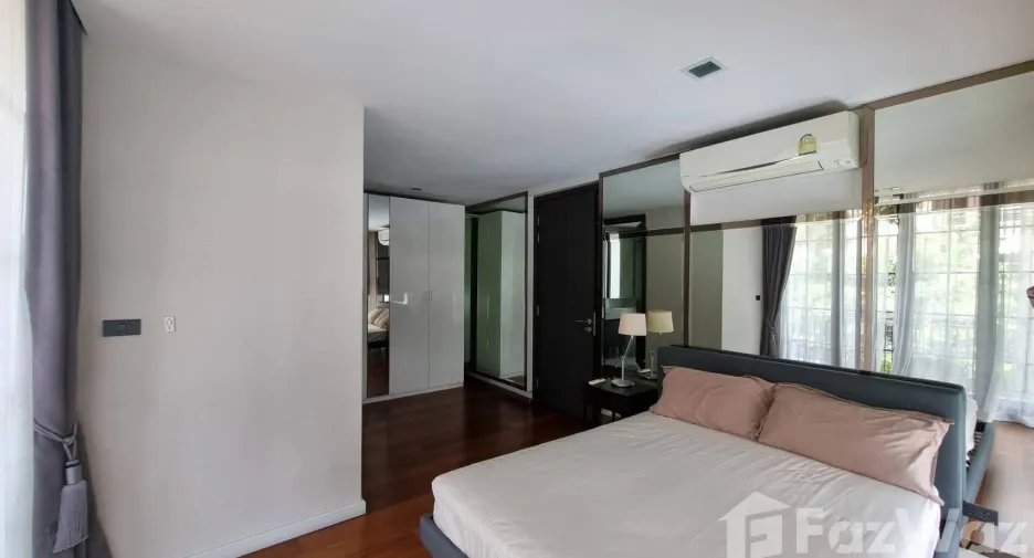 For rent 4 bedrooms house in Watthana, Bangkok