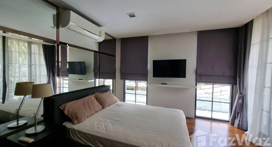 For rent 4 bedrooms house in Watthana, Bangkok
