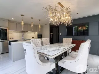 For rent 4 bedrooms house in Watthana, Bangkok
