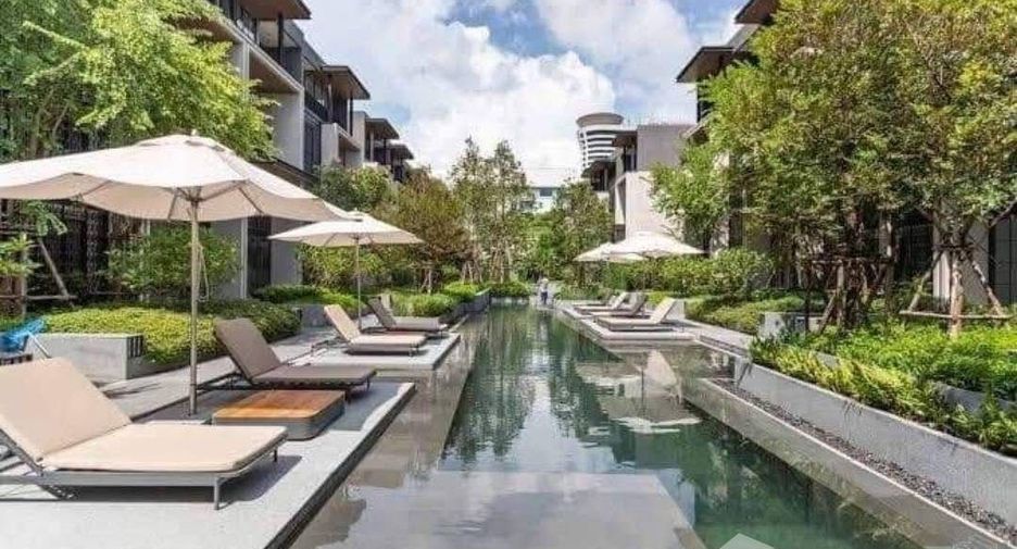 For rent 4 bedrooms house in Watthana, Bangkok