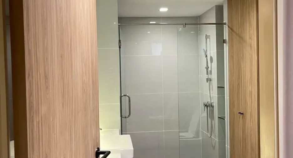 For rent 2 bedrooms apartment in Watthana, Bangkok