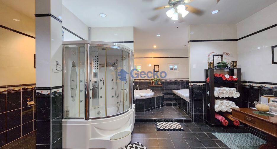 For sale 4 bedrooms house in East Pattaya, Pattaya