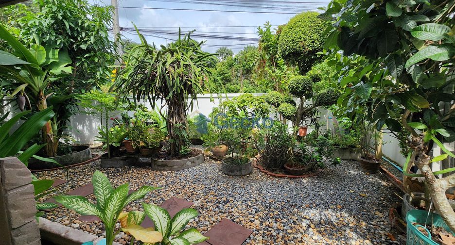 For sale 4 bedrooms house in East Pattaya, Pattaya