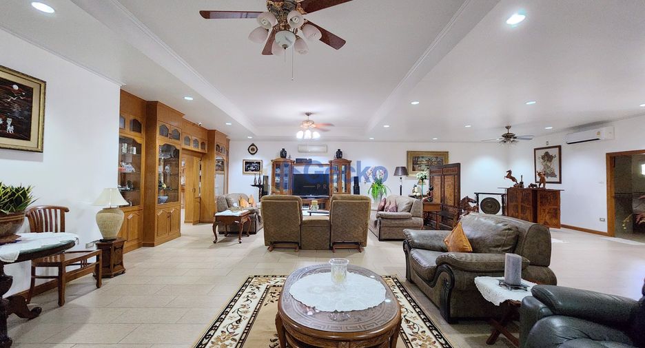 For sale 4 bedrooms house in East Pattaya, Pattaya