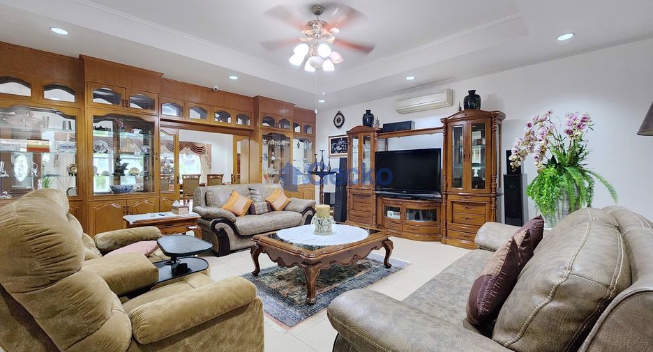 For sale 4 bedrooms house in East Pattaya, Pattaya
