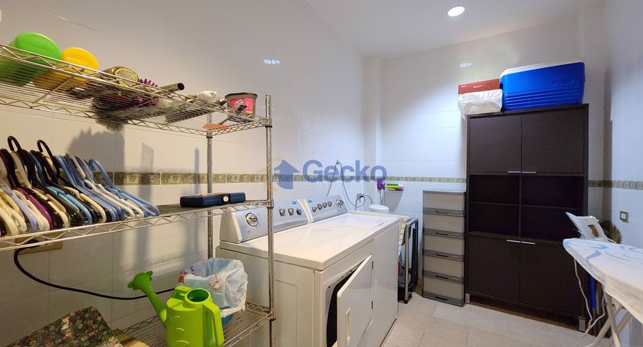 For sale 4 bedrooms house in East Pattaya, Pattaya