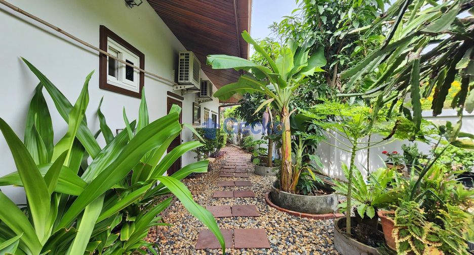 For sale 4 bedrooms house in East Pattaya, Pattaya
