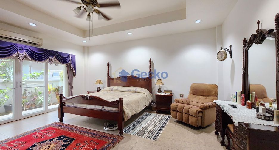 For sale 4 bedrooms house in East Pattaya, Pattaya