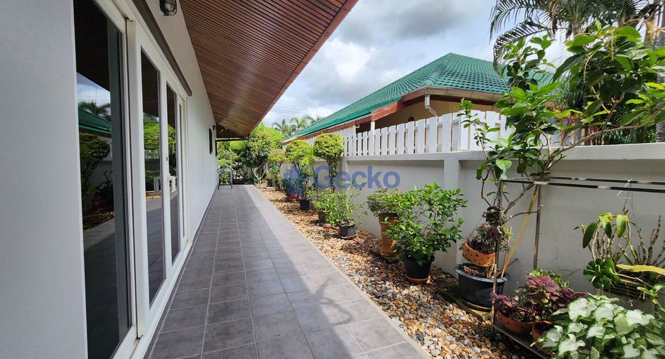 For sale 4 bedrooms house in East Pattaya, Pattaya