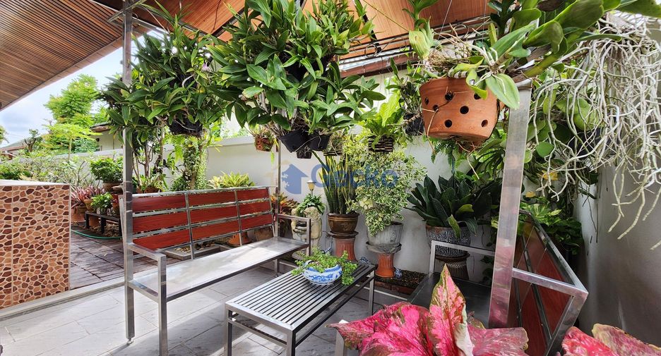 For sale 4 bedrooms house in East Pattaya, Pattaya
