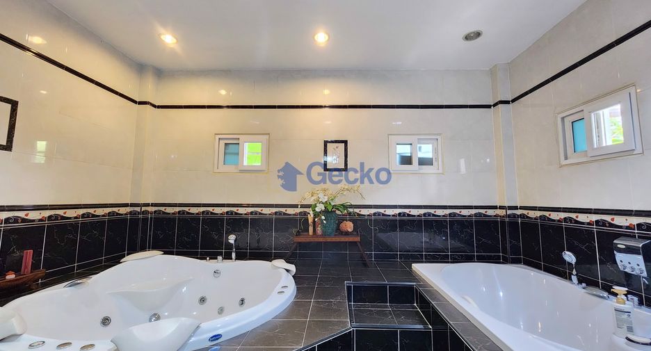 For sale 4 bedrooms house in East Pattaya, Pattaya