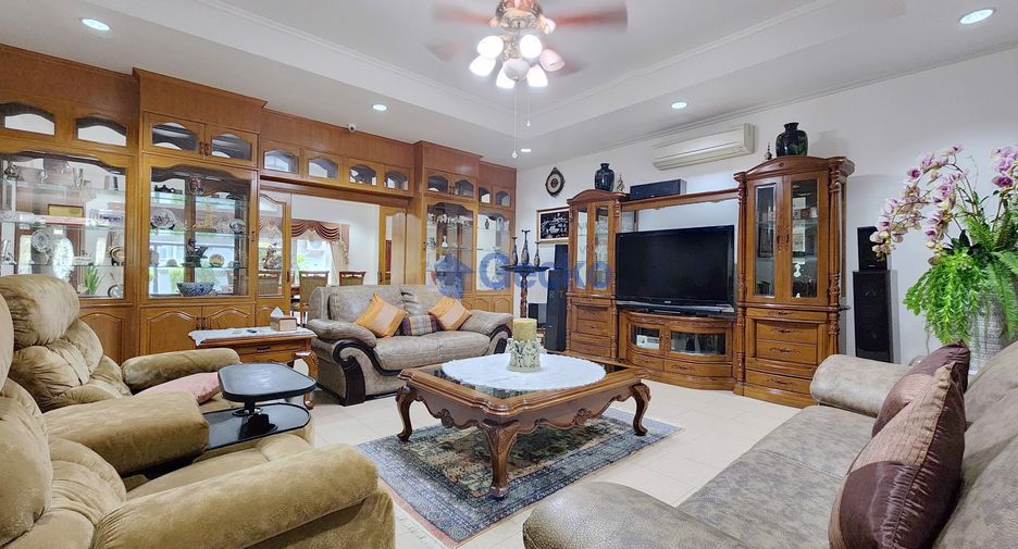 For sale 4 bedrooms house in East Pattaya, Pattaya
