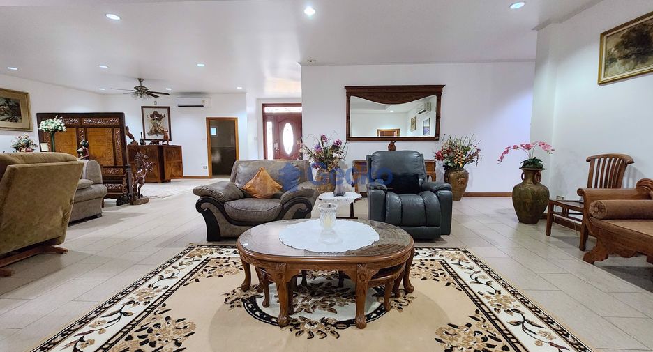 For sale 4 bedrooms house in East Pattaya, Pattaya