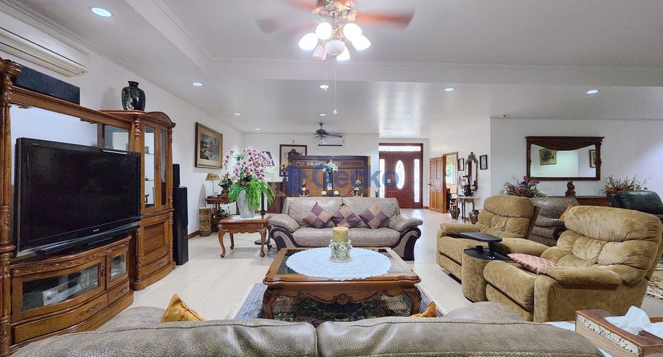 For sale 4 bedrooms house in East Pattaya, Pattaya