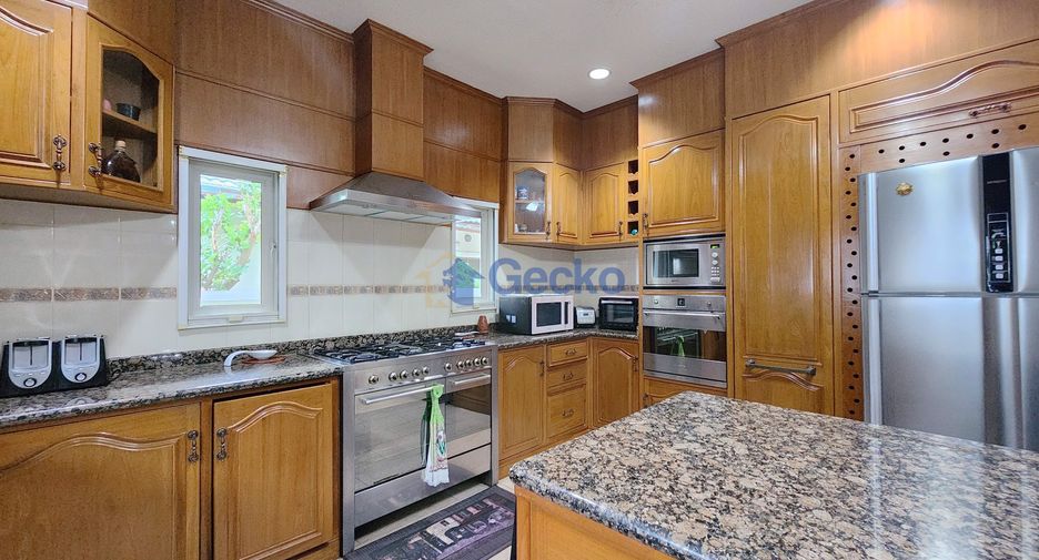 For sale 4 bedrooms house in East Pattaya, Pattaya
