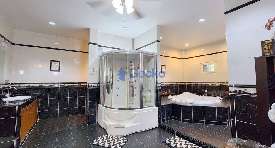 For sale 4 bedrooms house in East Pattaya, Pattaya