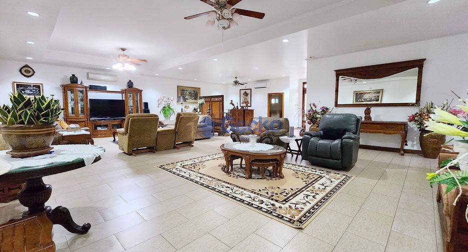 For sale 4 bedrooms house in East Pattaya, Pattaya