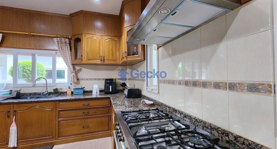 For sale 4 bedrooms house in East Pattaya, Pattaya