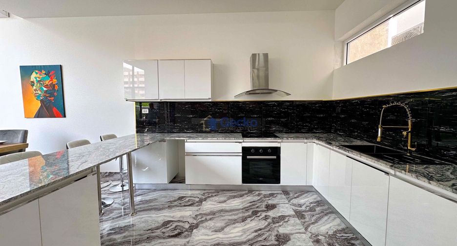 For rent and for sale 6 bedrooms house in Pratumnak, Pattaya