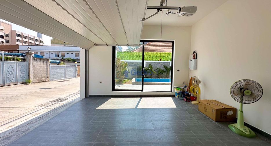For rent and for sale 6 bedrooms house in Pratumnak, Pattaya