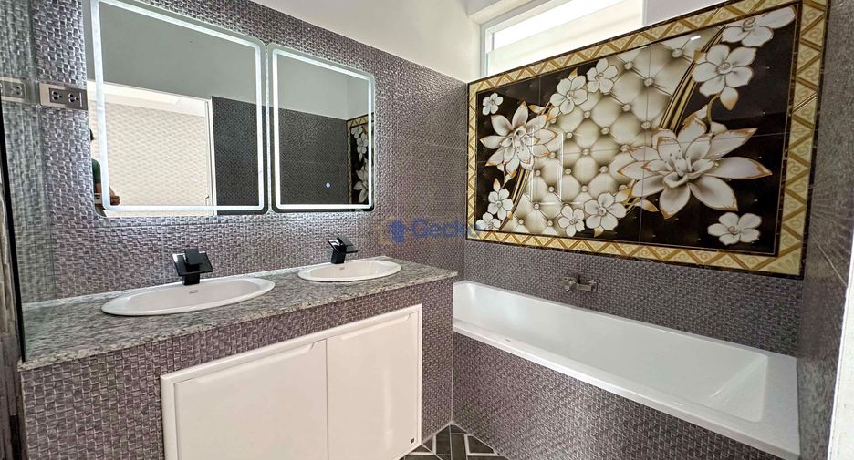 For rent and for sale 6 bedrooms house in Pratumnak, Pattaya