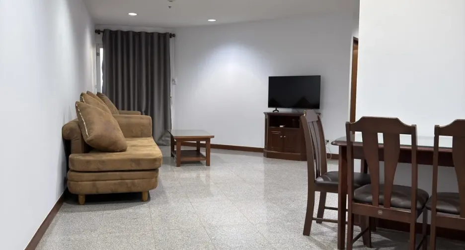 For rent 2 bedrooms condo in Watthana, Bangkok