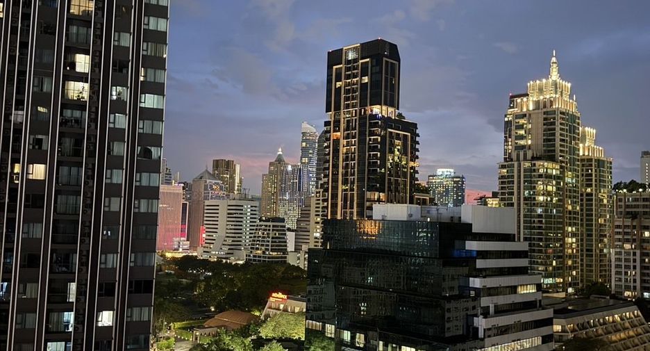 For rent 2 bedrooms condo in Watthana, Bangkok