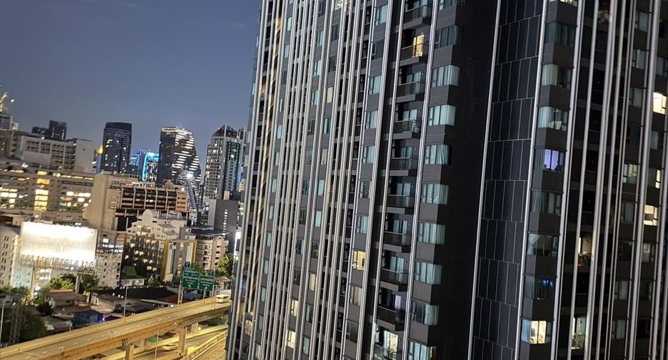 For rent 2 bedrooms condo in Watthana, Bangkok