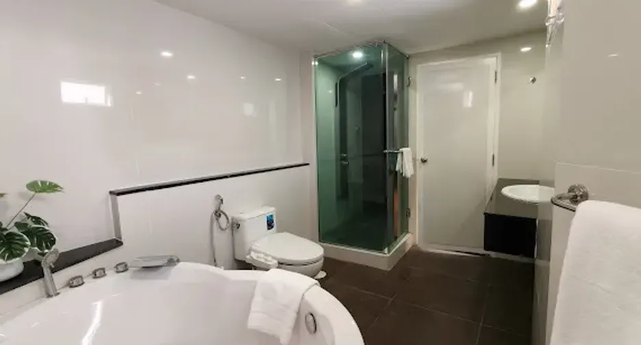 For rent 3 bedrooms condo in Watthana, Bangkok